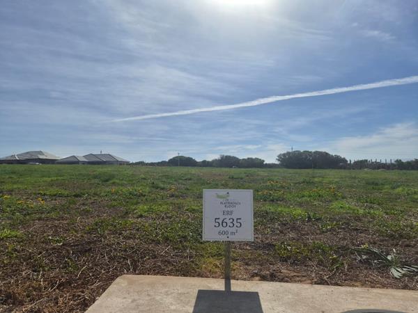 600 m² Land