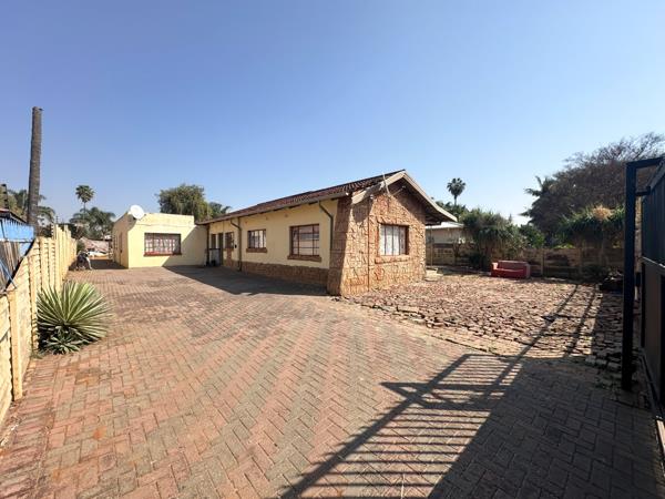 8 Bedroom House