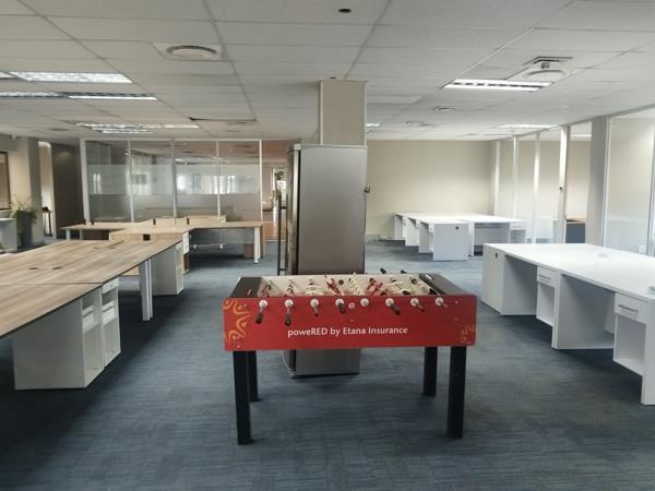 900 m² Office Space