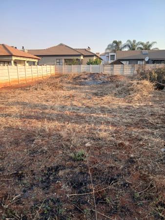 600 m² Land