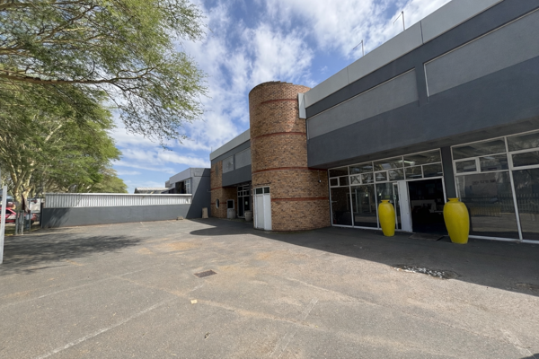 1 195 m² Retail Space