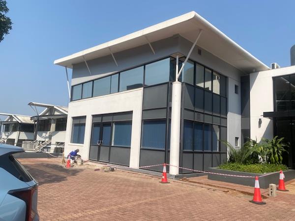 215 m² Commercial space