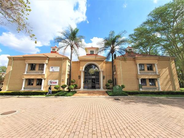 589 m² Commercial space