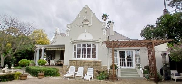 6 Bedroom House