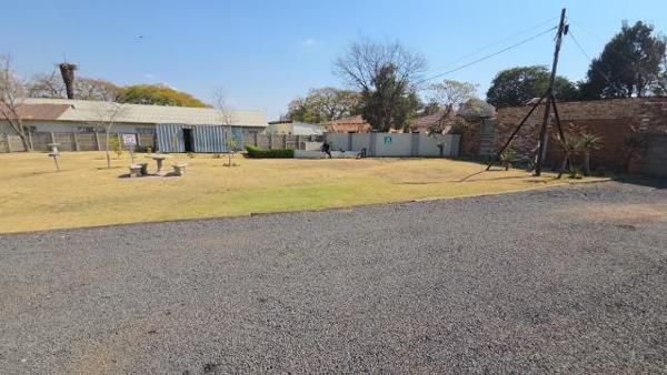 1 665 m² Land