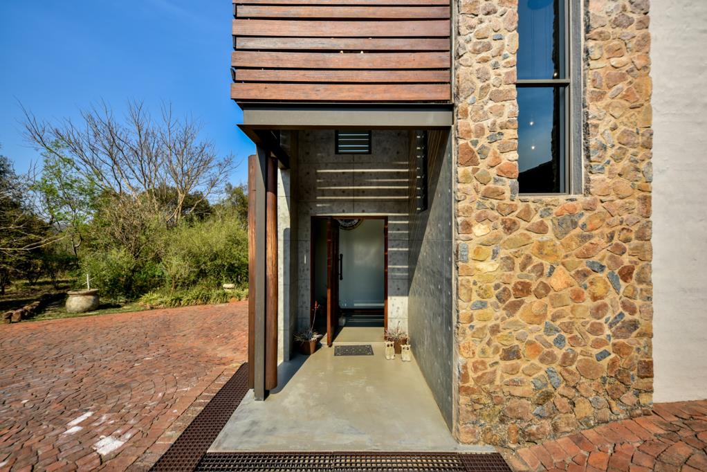 4 Bedroom House in Leeuwfontein Estate