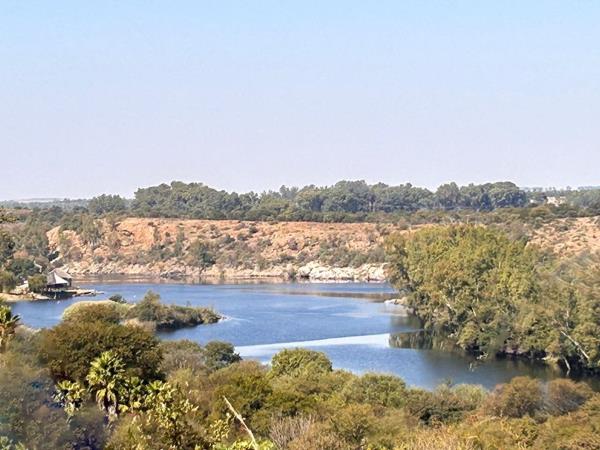 892 m² Land