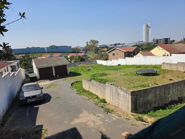 1 135 m² Land