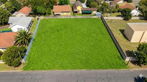1 487 m² Land