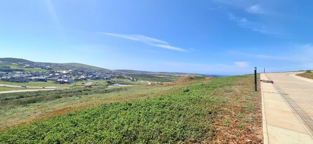 1 099 m² Land