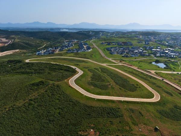 1 099 m² Land