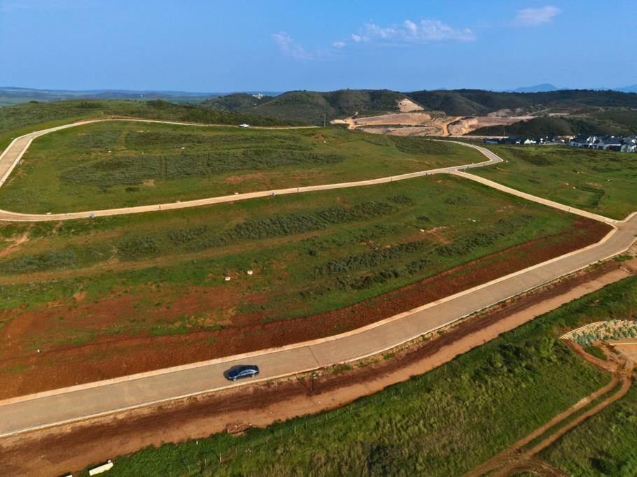 1 099 m² Land