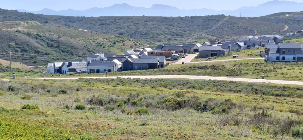 1 099 m² Land