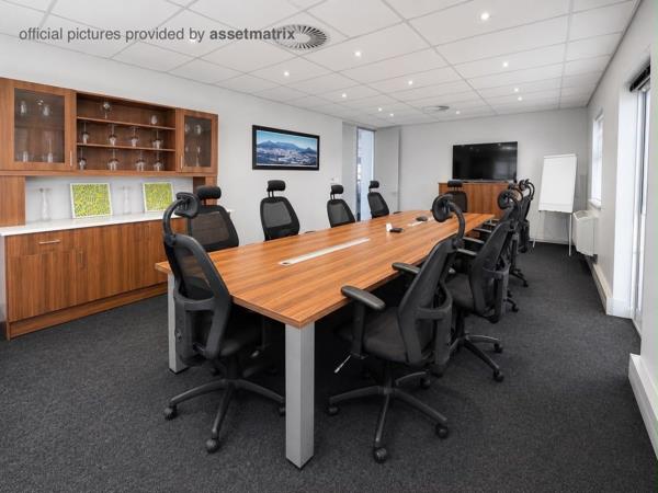 762 m² Office Space