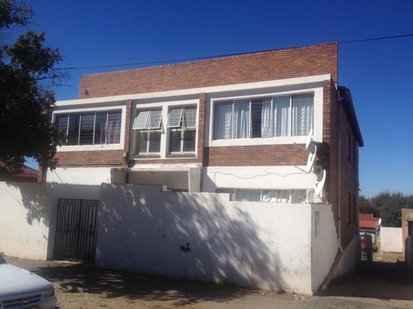 5 Bedroom Flat
