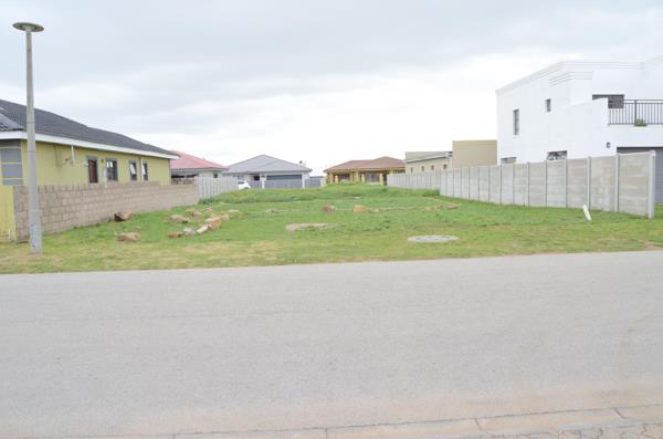 345 m² Land