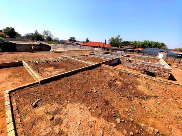 1 011 m² Land