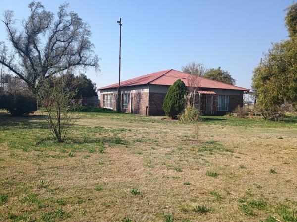 2.3 ha Smallholding