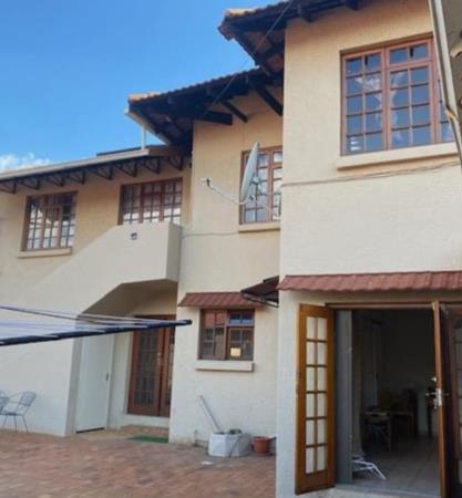 10 Bedroom Townhouse