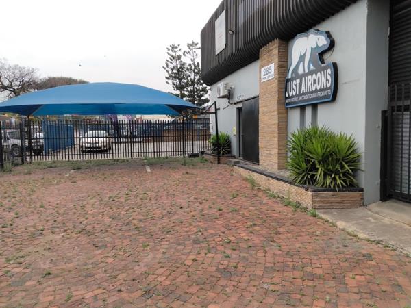 1 015 m² Commercial space