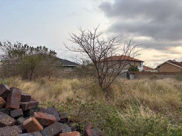 600 m² Land