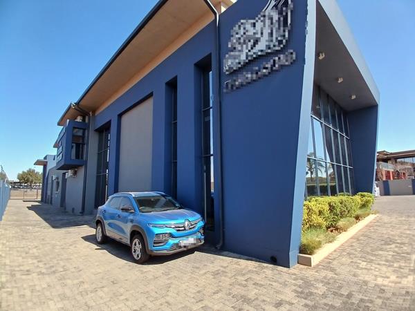 1 400 m² Commercial space
