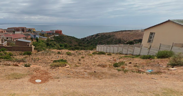 735 m² Land