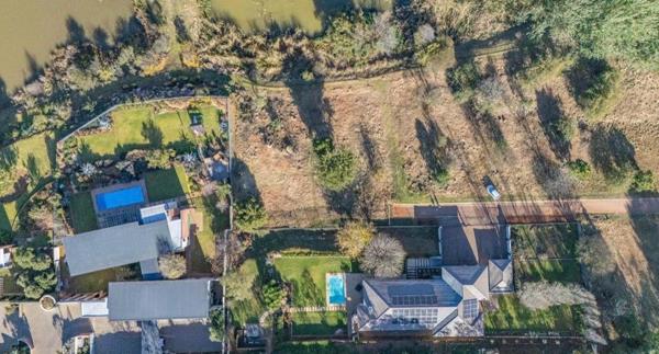 3 032 m² Land