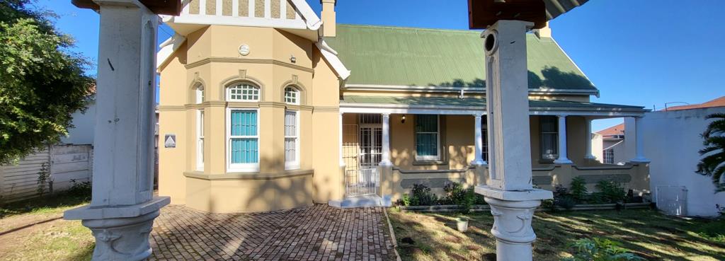 6 Bedroom House