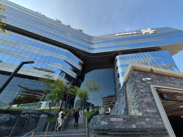 3 000 m² Commercial space