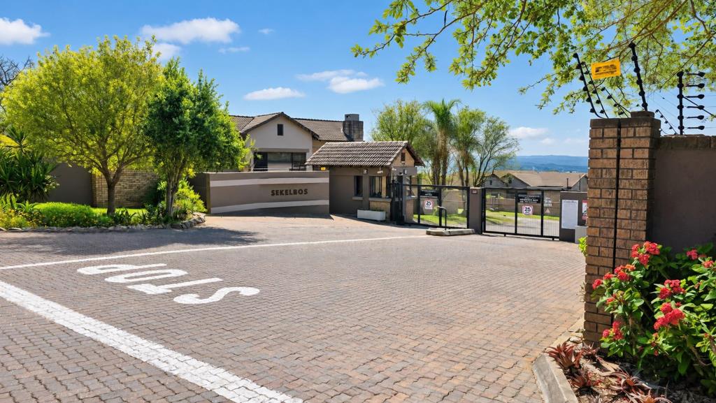 1 756 m² Land