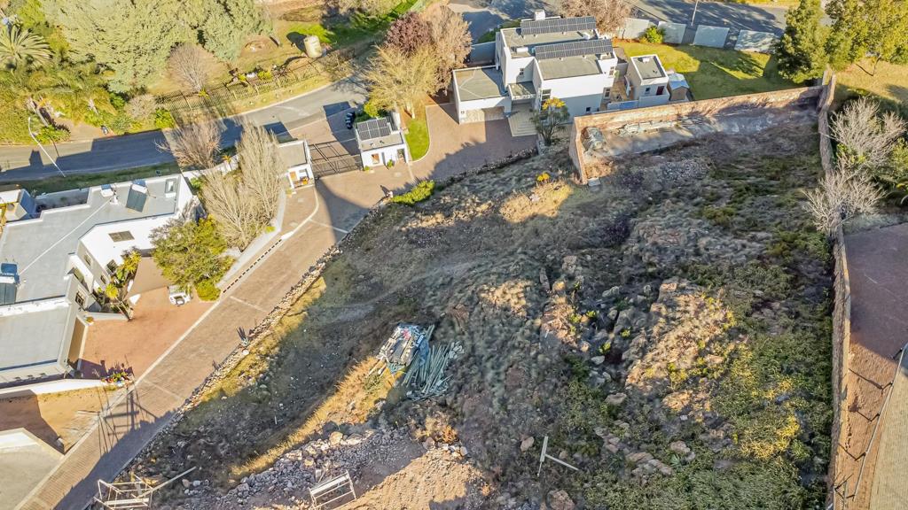 953 m² Land