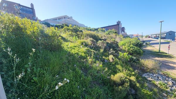 827 m² Land