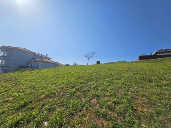 749 m² Land