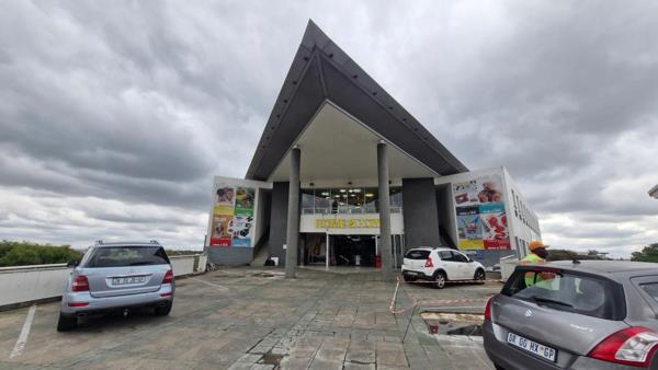 2 194 m² Retail Space