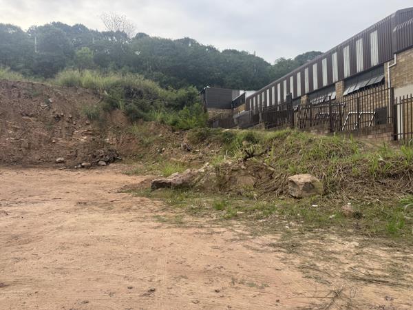 1 807 m² Land