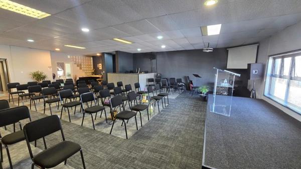 262 m² Office Space