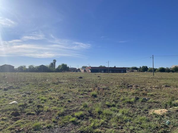 2 437 m² Land