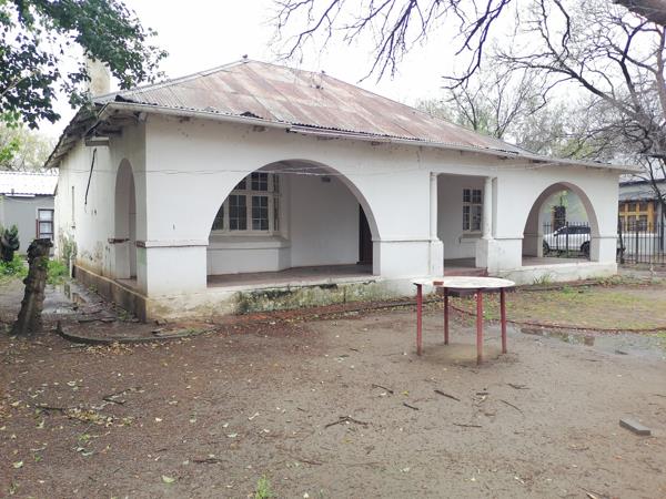 6 Bedroom House