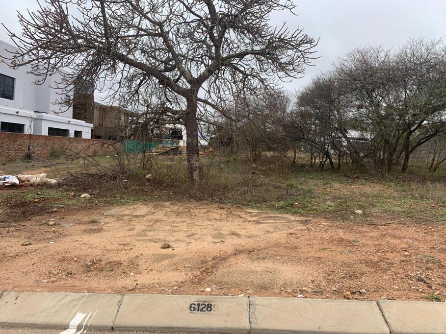705 m² Land