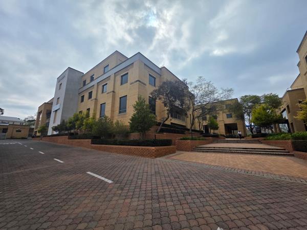 1 651 m² Office Space