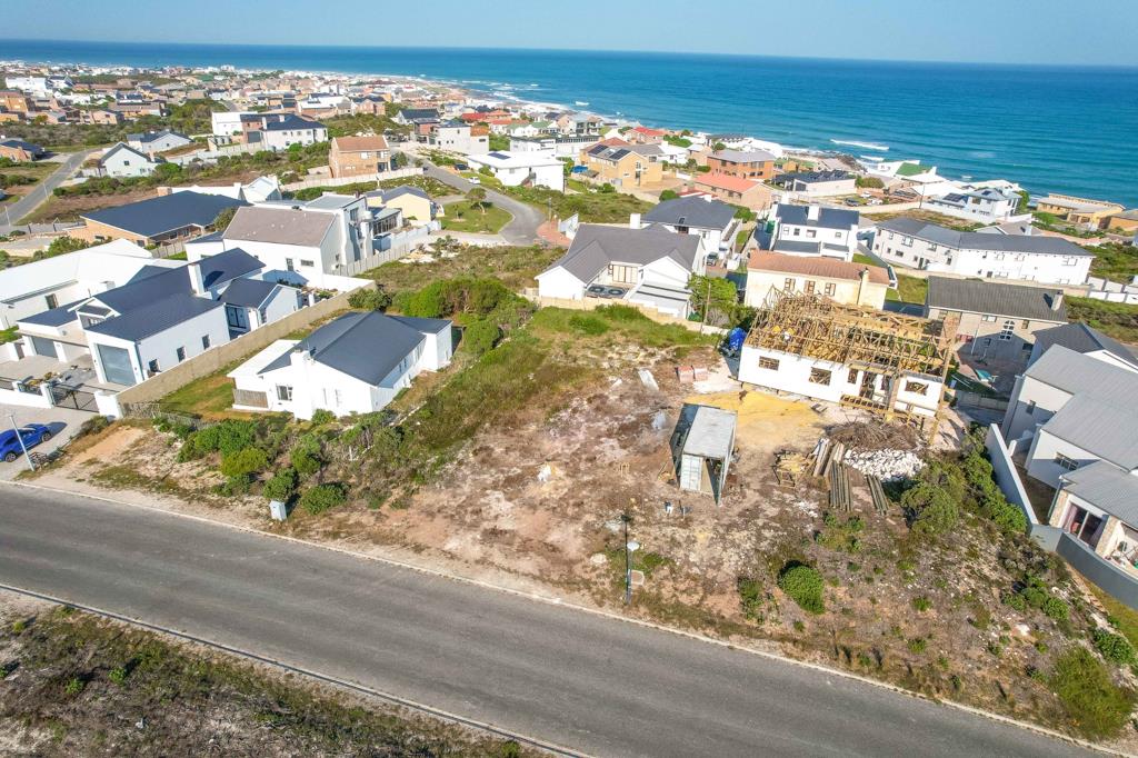 685 m² Land