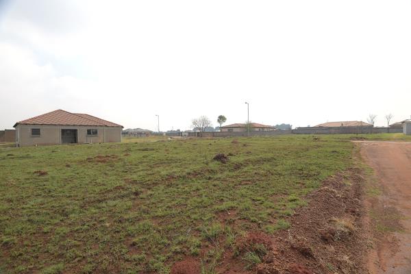 1 104 m² Land