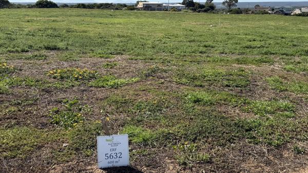 600 m² Land