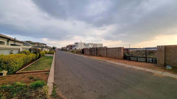 825 m² Land