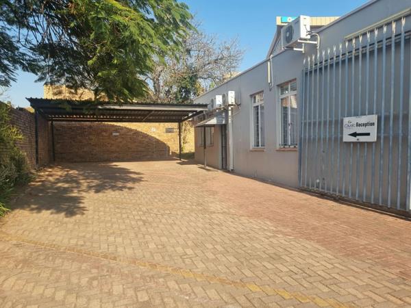966 m² Commercial space
