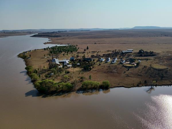 1 037 ha Farm