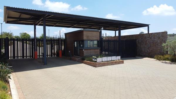 825 m² Land