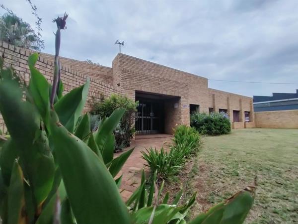 630 m² Office Space
