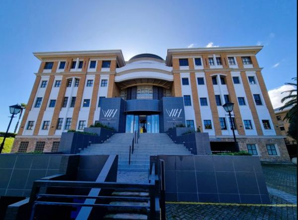 886 m² Commercial space